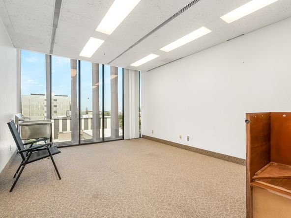 Office Space Available in Excellent Condition & Move-In Ready : 1221 Van Ness Ave, Fresno, CA 93721